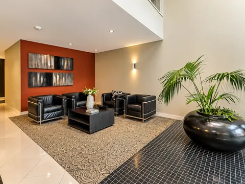 138 Somerset Street condominium in Ottawa