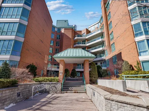 550 Cambridge Street condominium in Ottawa